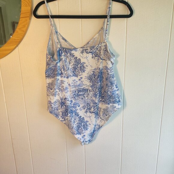 Bodysuit by H&M in blue and white flowers and zoo animals, 95% cotton,with Snaps - Picture 1 of 5